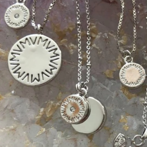 VANESSA MOONEY // ltd ed vm the royals collection logo pendant silver necklace - Picture 4 of 4